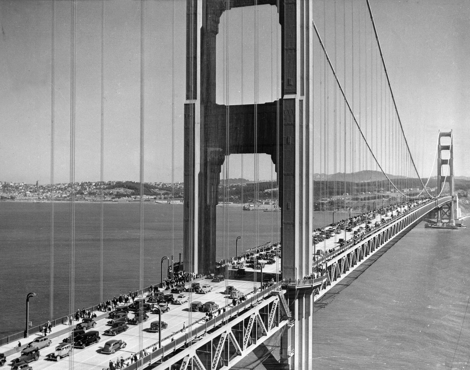 1937: The Golden Gate Bridge